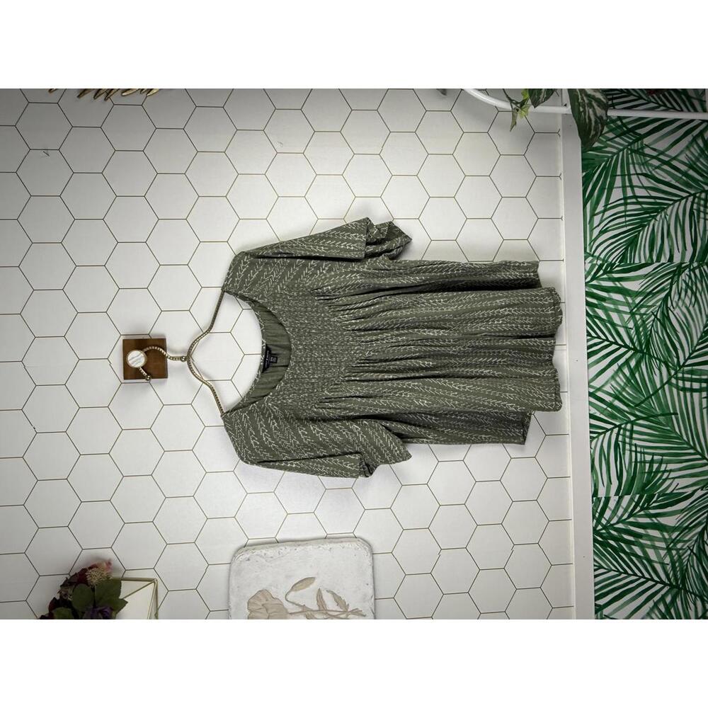 Lucky Brand Green Gathered Smocked Neckline Lightweight Top - Size - Medium